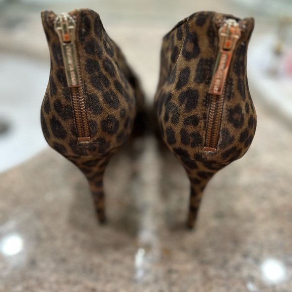 NWT Veronica Beard leopard print heels size 10 with Box and dustcover - Picture 6 of 14